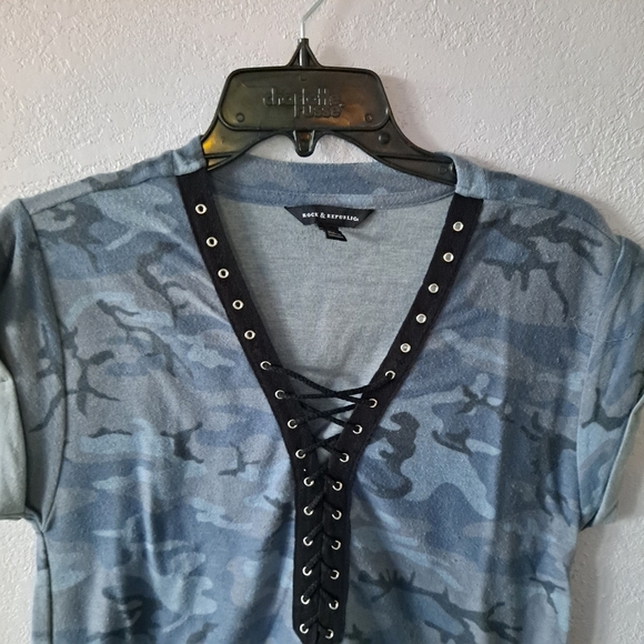 Rock & Republic Lace up Camo Tee - Picture 3 of 6